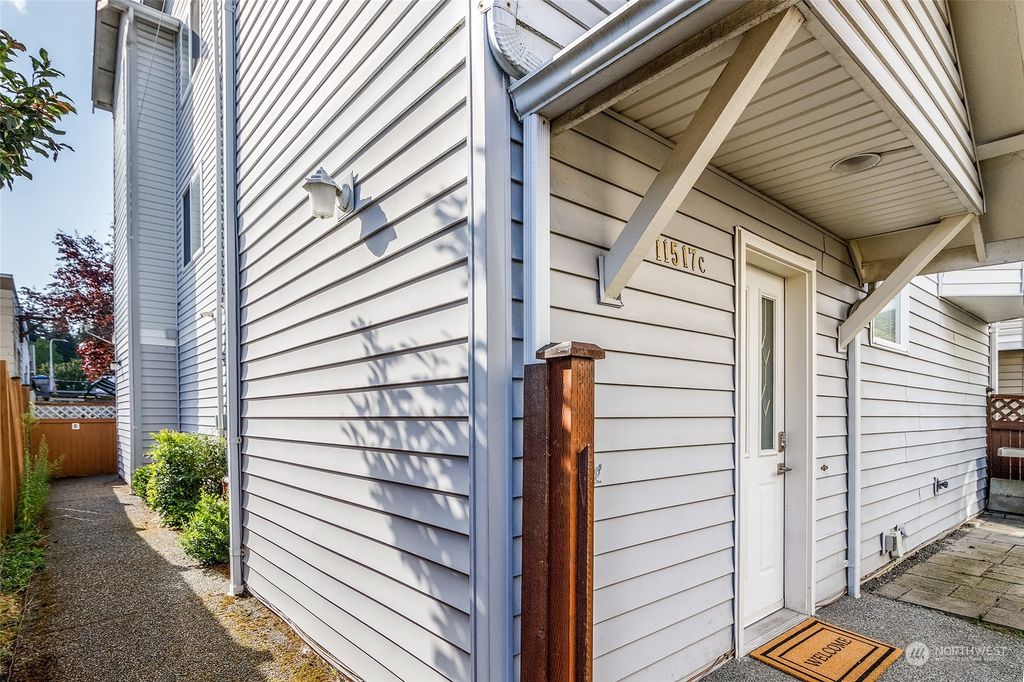 Photo of 11517 28th Avenue NE #C, Seattle, WA 98125 (MLS # 2276979)