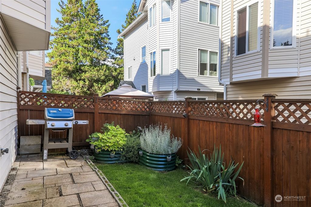 Photo of 11517 28th Avenue NE #C, Seattle, WA 98125 (MLS # 2276979)