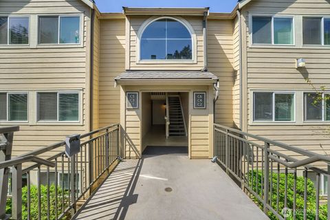 Photo of 3811 130 Lane SE, Bellevue, WA 98006 (MLS # 2516423)