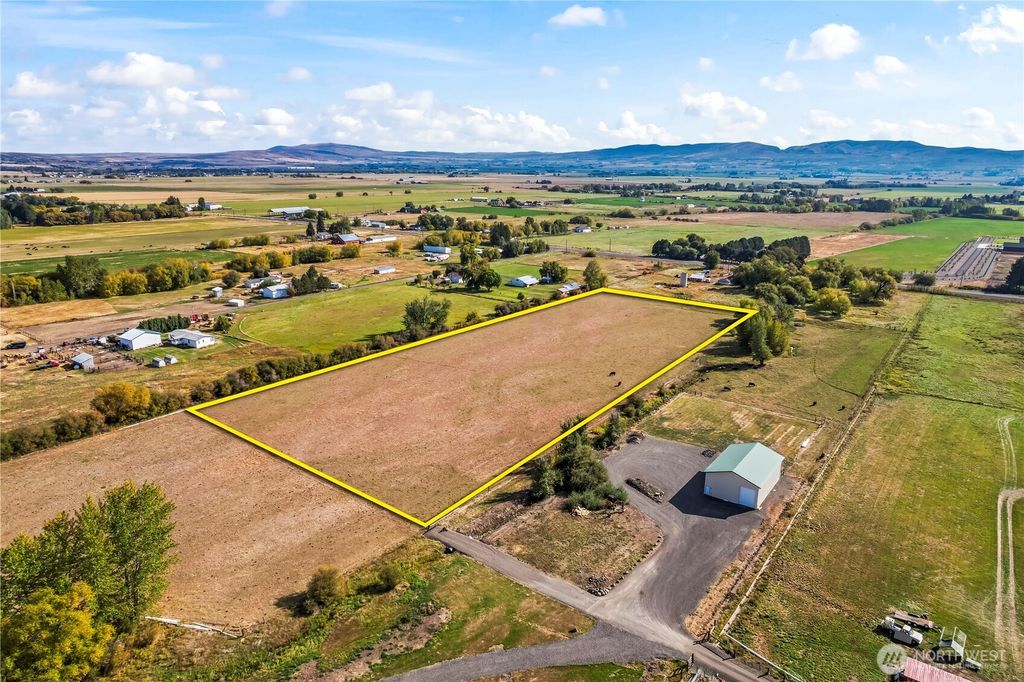 Photo of 1 Walker Drive, Ellensburg, WA 98926 (MLS # 2443626)