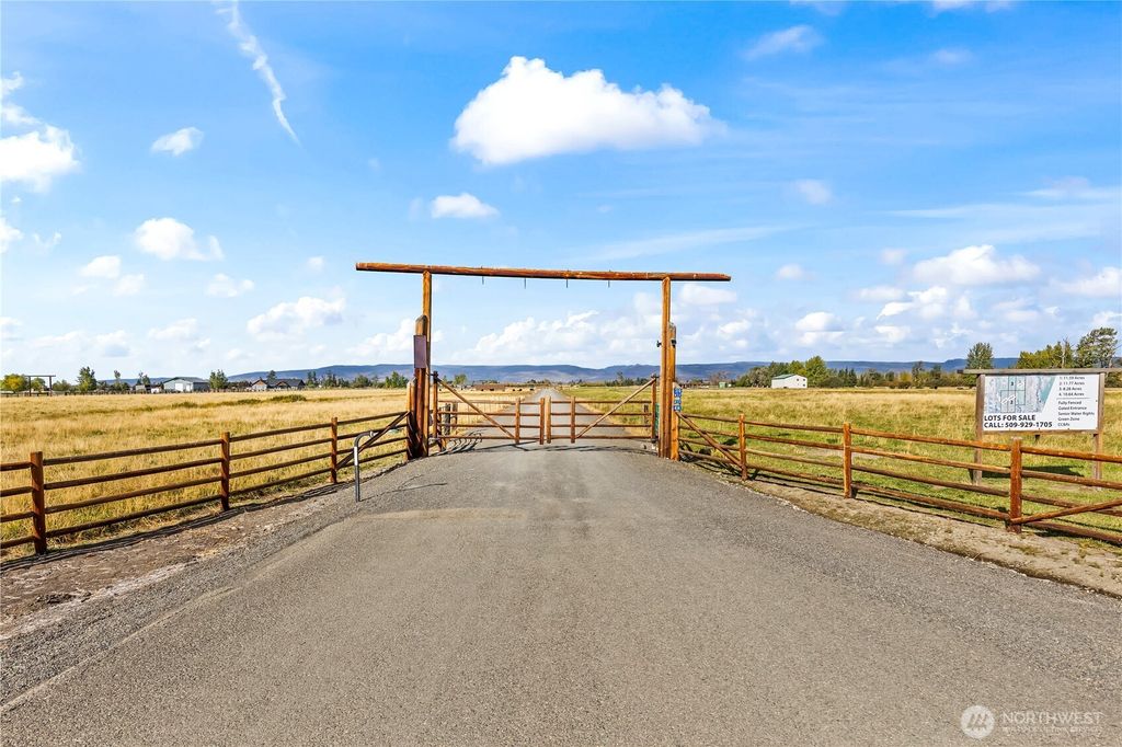 Photo of 1 Walker Drive, Ellensburg, WA 98926 (MLS # 2443626)
