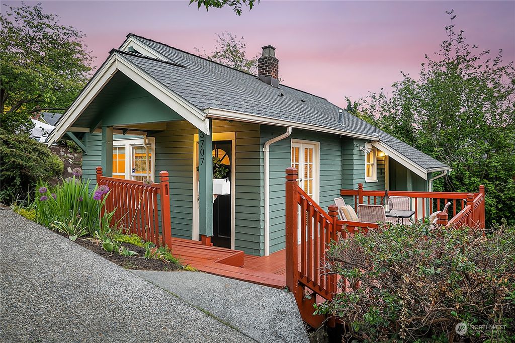 Photo of 3707 SW Juneau Street, Seattle, WA 98126 (MLS # 2072321)