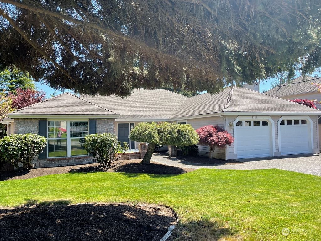 Photo of 1121 SW 334th Place, Federal Way, WA 98023 (MLS # 2066786)