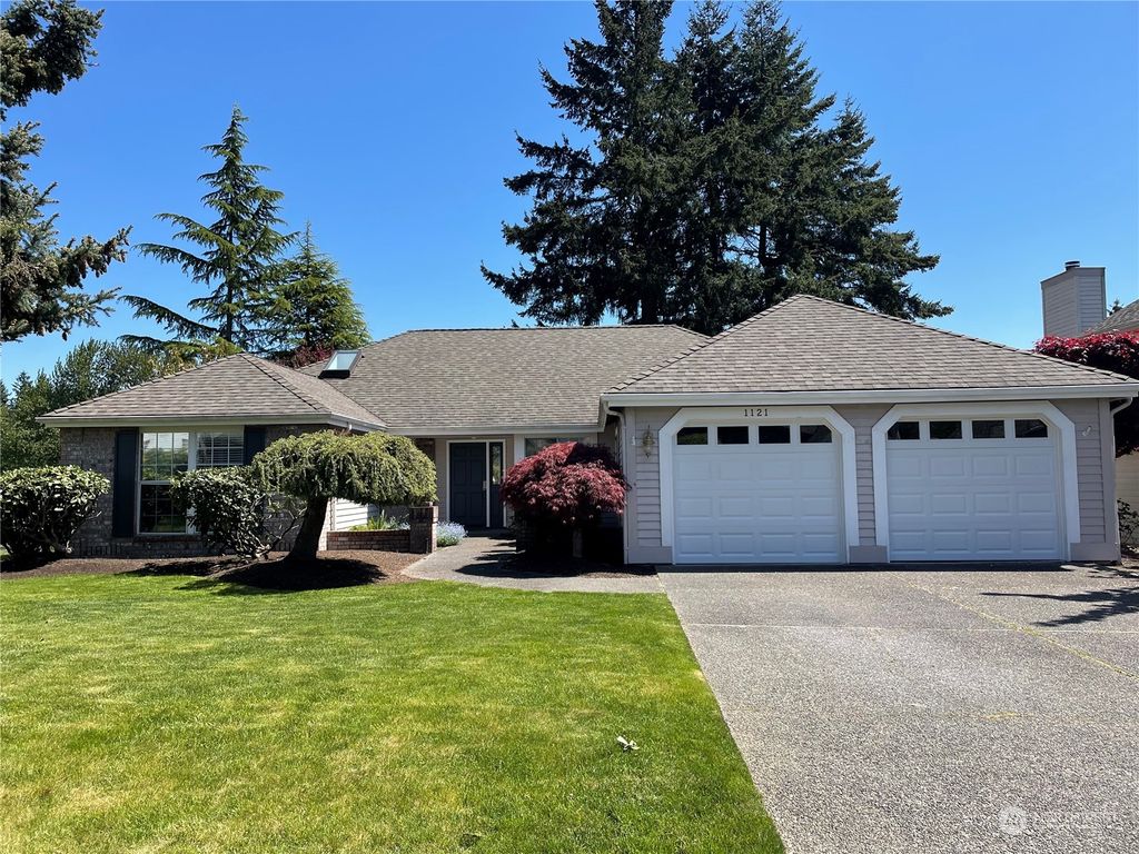 Photo of 1121 SW 334th Place, Federal Way, WA 98023 (MLS # 2066786)