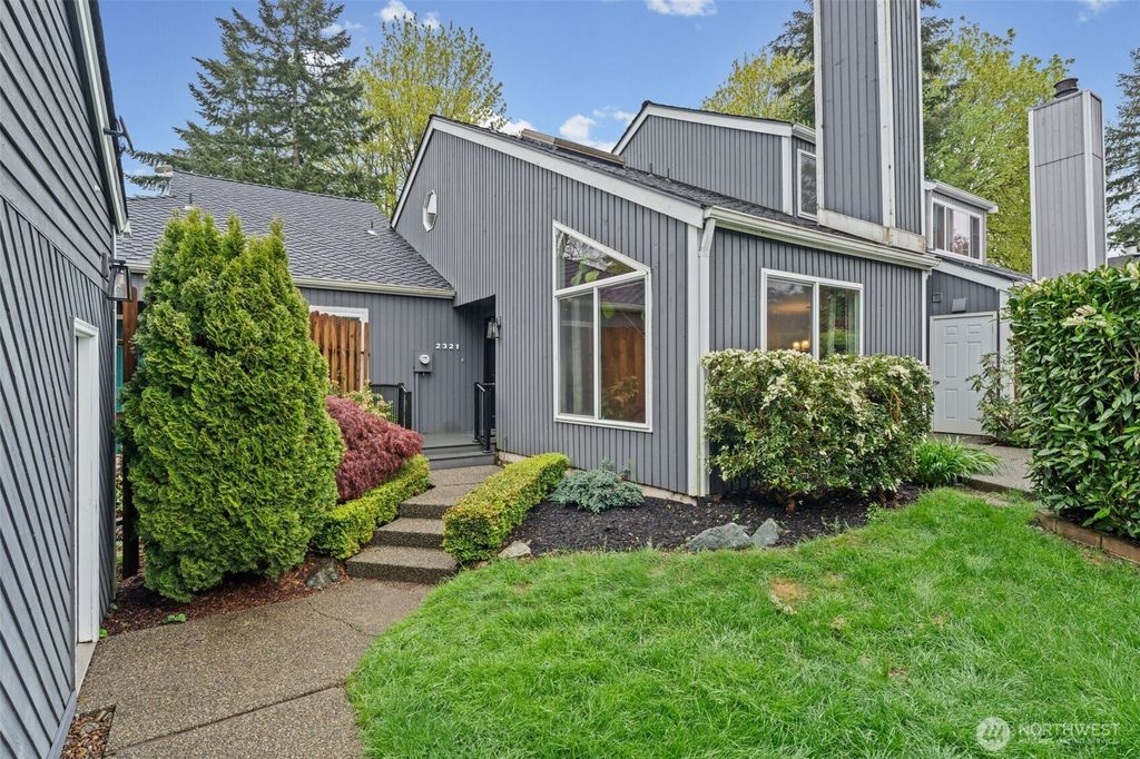 Photo of 2321 SE 8th Drive, Renton, WA 98055 (MLS # 2512709)