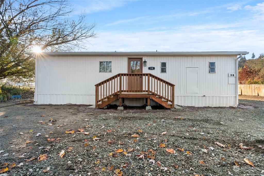 Photo of 38 11th Avenue N, Algona, WA 98001 (MLS # 2017910)