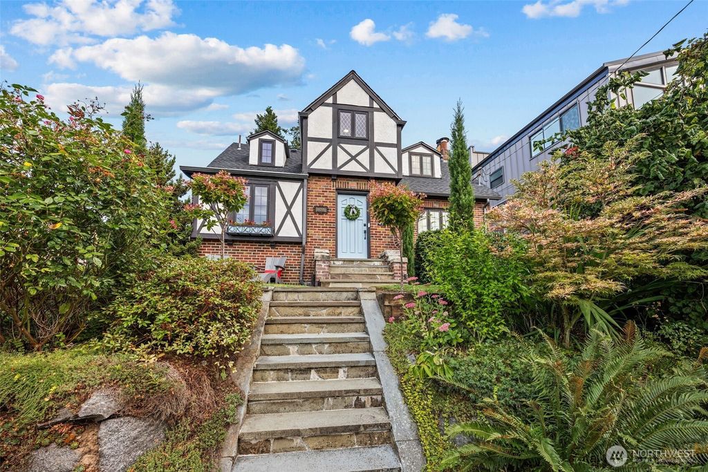 Photo of 6058 31st Avenue NE, Seattle, WA 98115 (MLS # 2432256)