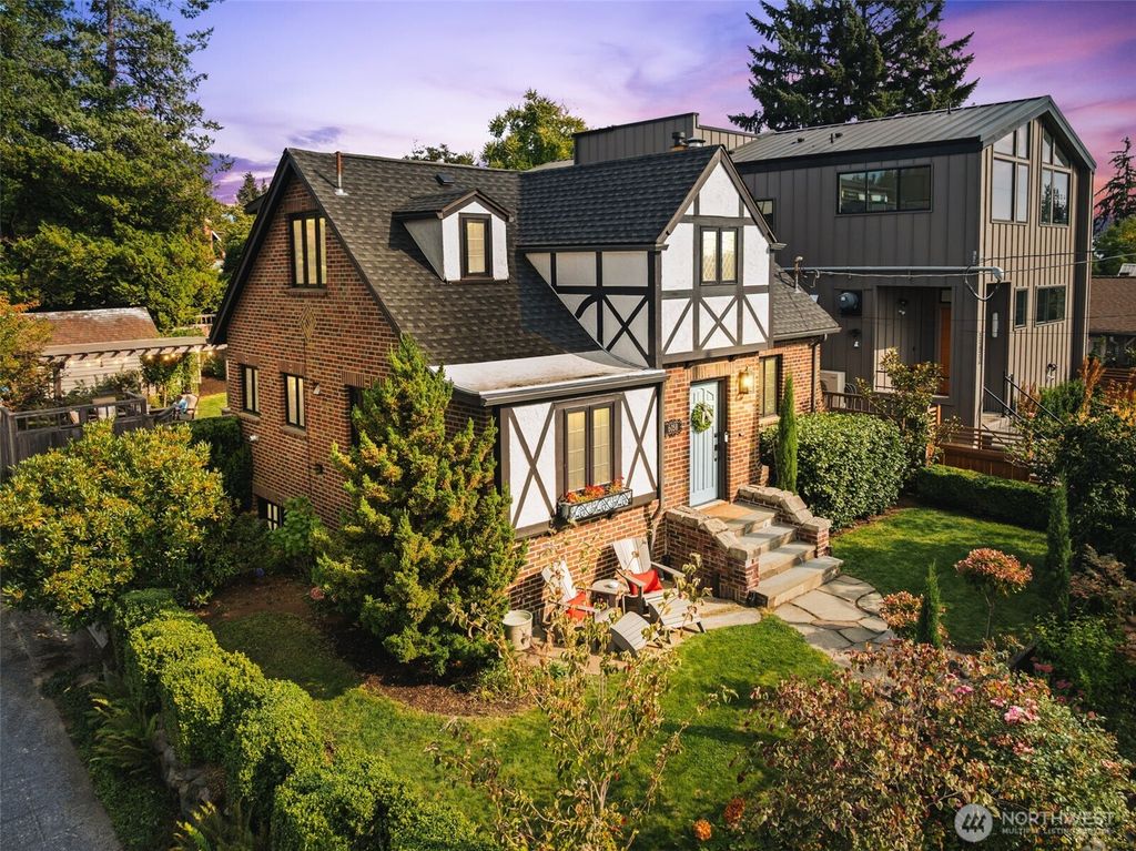 Photo of 6058 31st Avenue NE, Seattle, WA 98115 (MLS # 2432256)