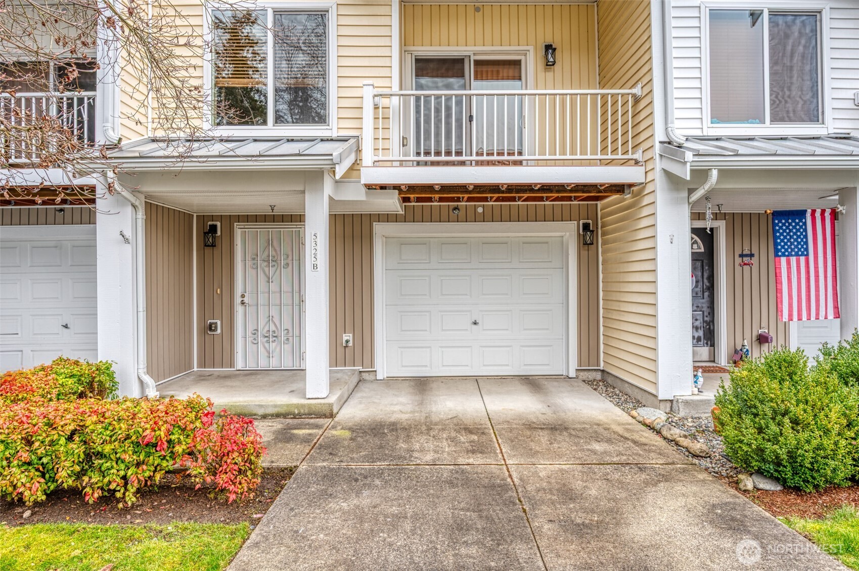 5325 Military Road E B