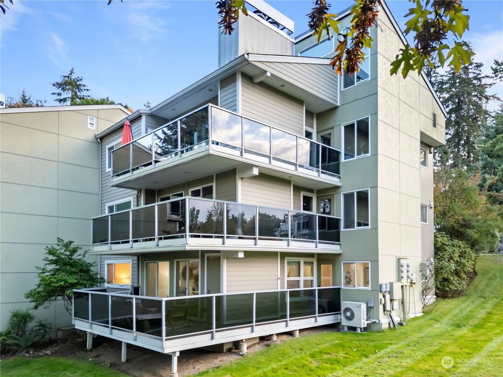 Photo of 15730 NE 70th Court, Redmond, WA 98052 (MLS # 2297727)