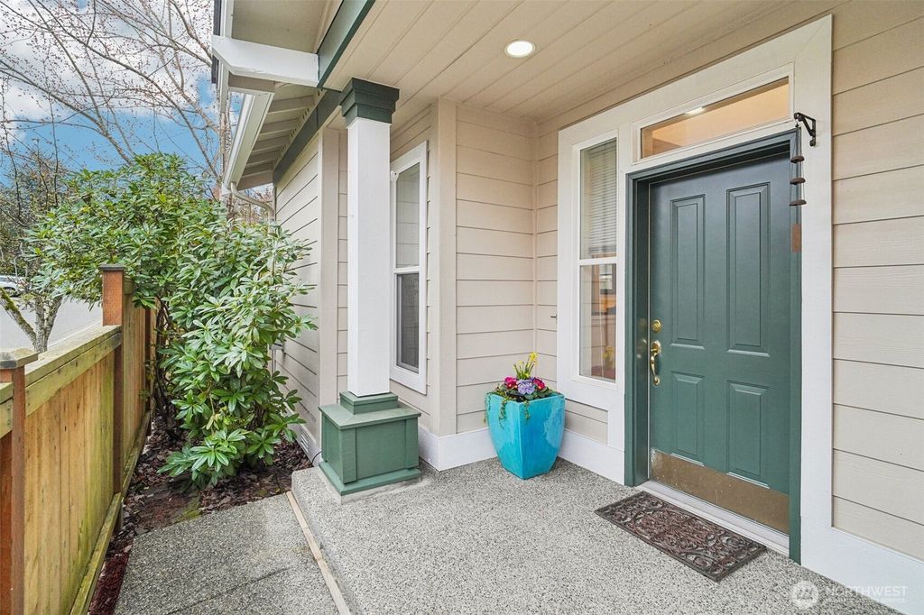 Photo of 722 239th Lane SE, Sammamish, WA 98074 (MLS # 2486161)