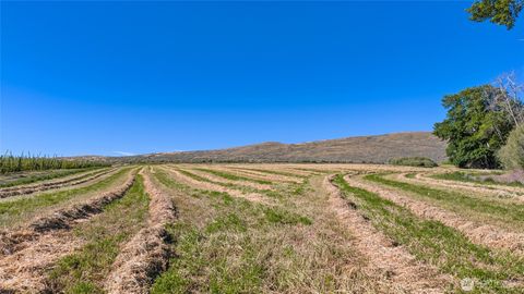 Photo of 1 Borland, Ellensburg, WA 98926 (MLS # 2540255)