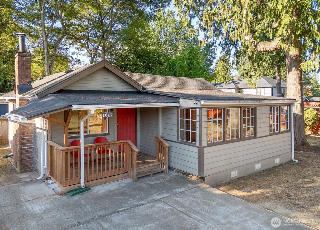 Photo of 1617 SW 149th Street, Burien, WA 98166 (MLS # 2436393)