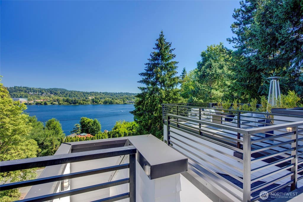Photo of 7429 E Mercer Way, Mercer Island, WA 98040 (MLS # 2573060)