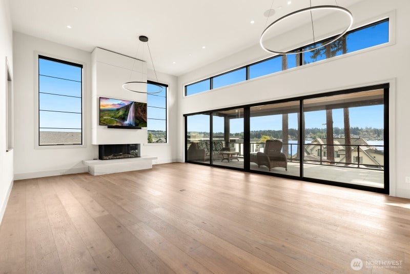 8333 NE Juanita Drive