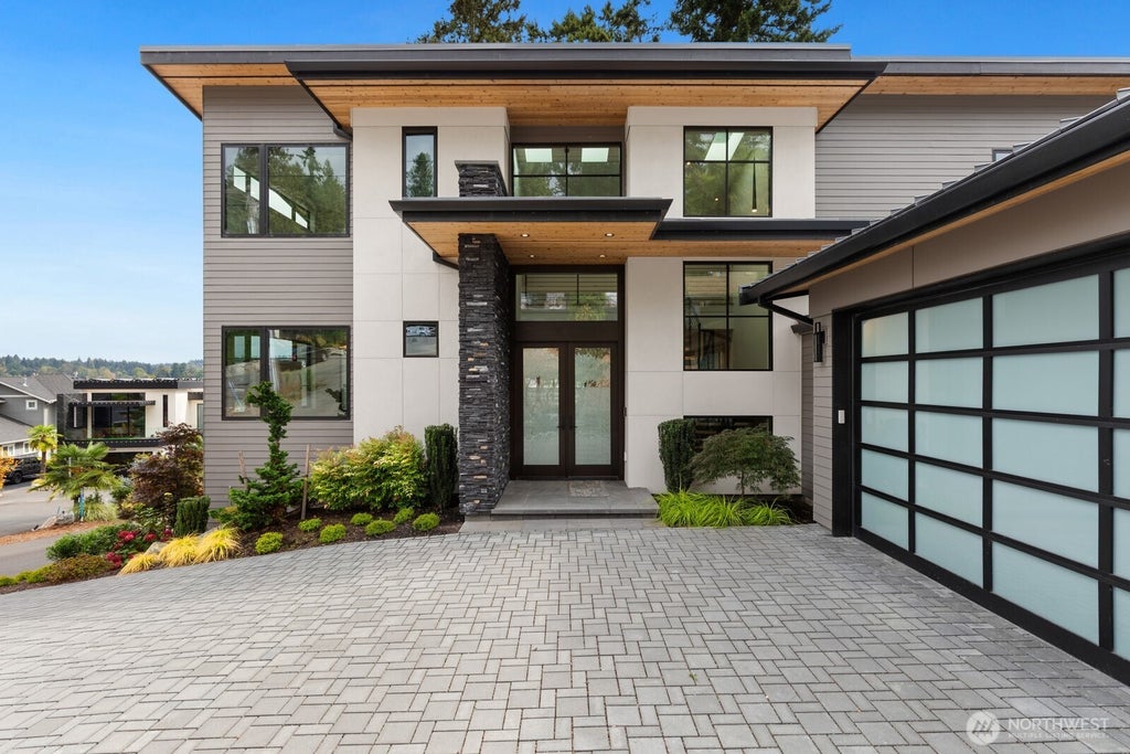 Photo of 8333 NE Juanita Drive, Kirkland, WA 98034 (MLS # 2585502)
