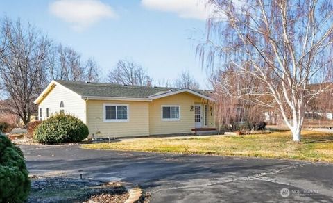 Photo of 2305 Cherry Blossom Drive, Ephrata, WA 98823 (MLS # 2485098)