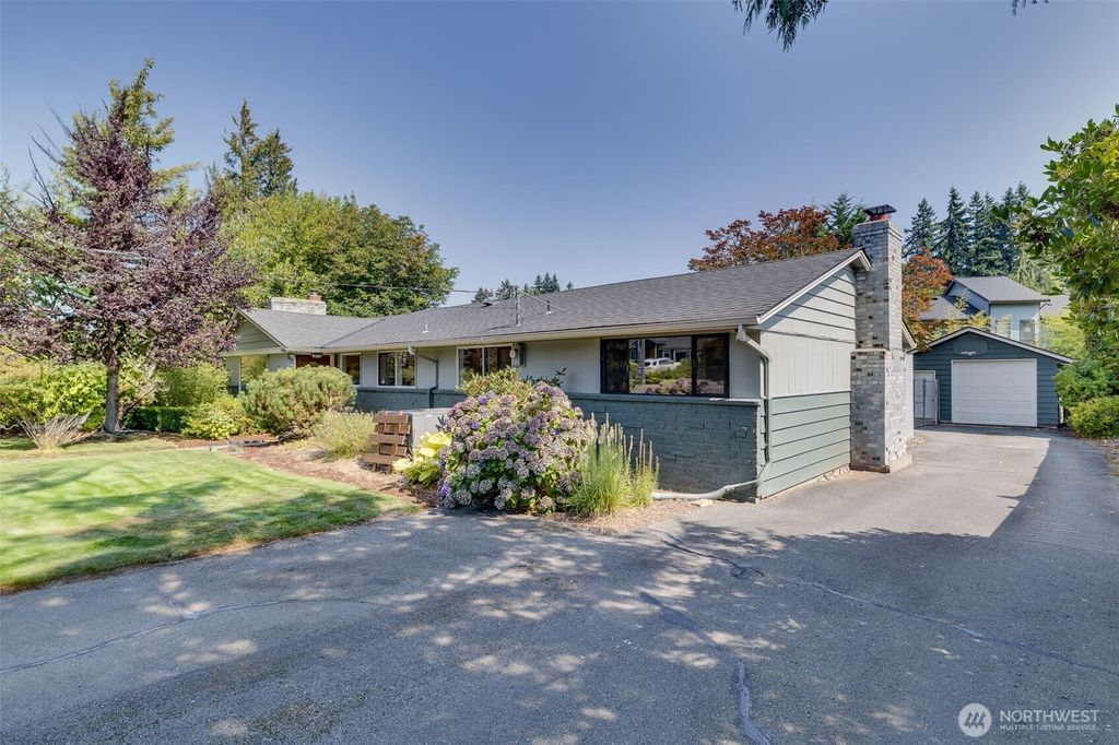 Photo of 15558 Palatine Avenue N, Shoreline, WA 98133 (MLS # 2418712)