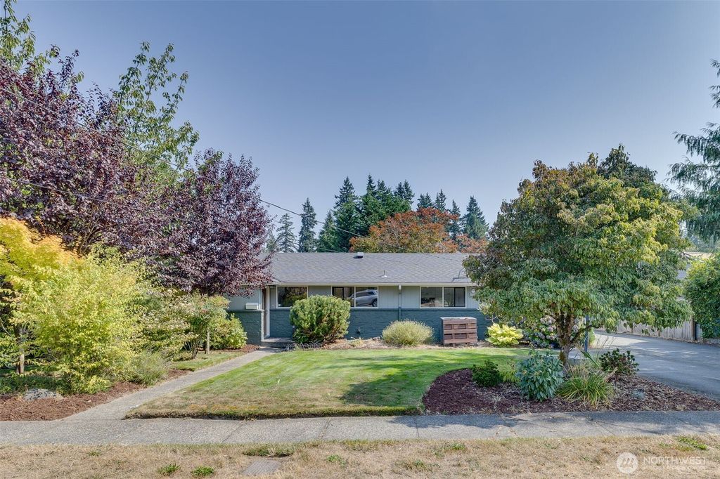 Photo of 15558 Palatine Avenue N, Shoreline, WA 98133 (MLS # 2418712)