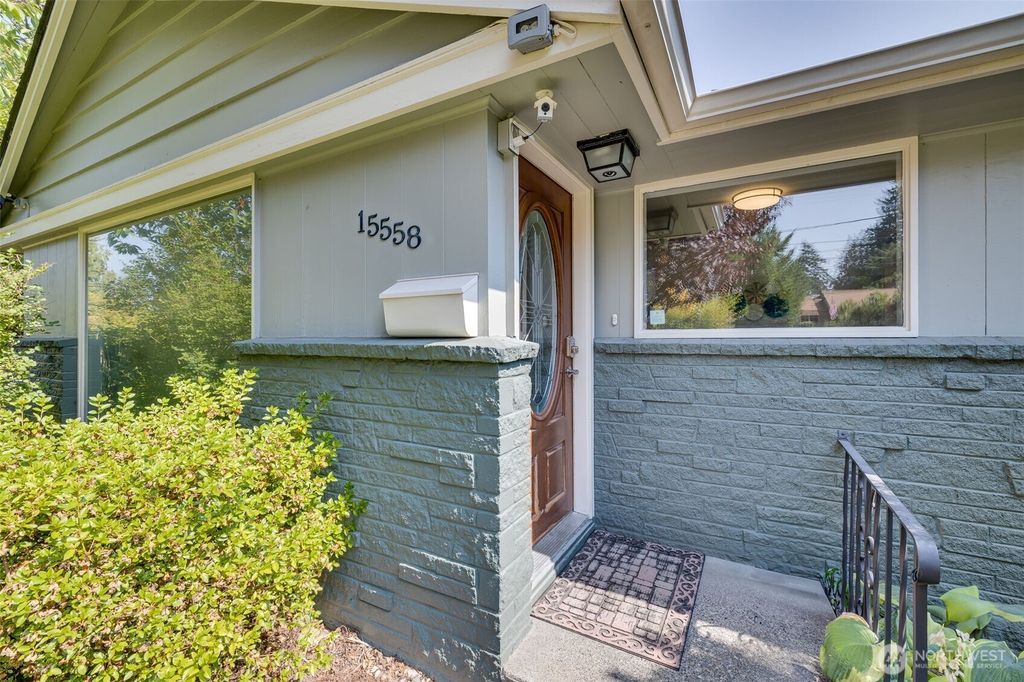 Photo of 15558 Palatine Avenue N, Shoreline, WA 98133 (MLS # 2418712)