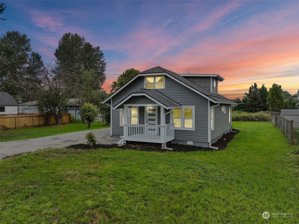 Photo of 1036 Algona Boulevard N, Algona, WA 98001 (MLS # 2301116)