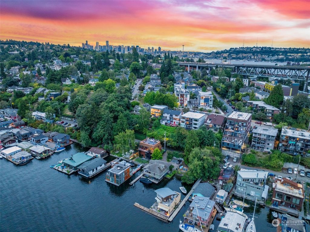 Photo of 3206 Fuhrman Avenue E, Seattle, WA 98102 (MLS # 2280445)