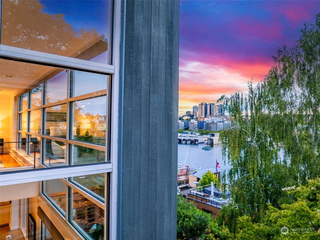 Photo of 3206 Fuhrman Avenue E, Seattle, WA 98102 (MLS # 2280445)