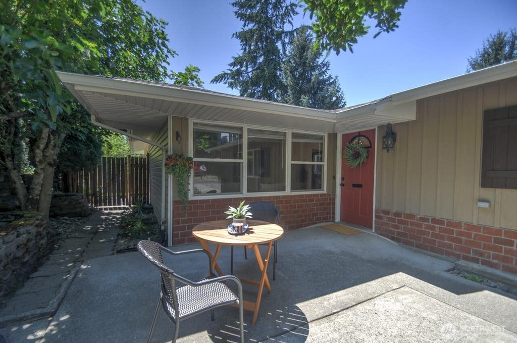 Photo of 1335 5th Avenue SE, Olympia, WA 98501 (MLS # 2550276)