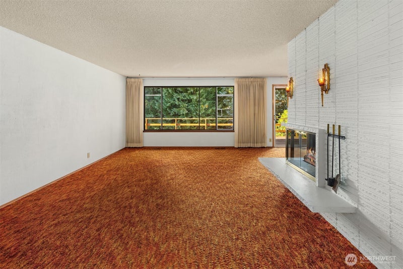 8619 Maple Lane