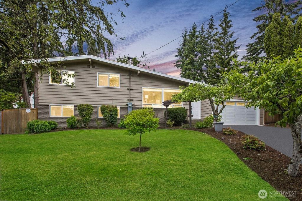 Photo of 509 147th Place NE, Bellevue, WA 98007 (MLS # 2329389)