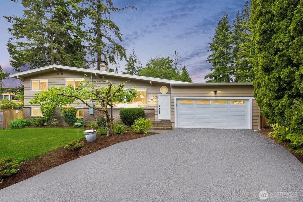 Photo of 509 147th Place NE, Bellevue, WA 98007 (MLS # 2329389)