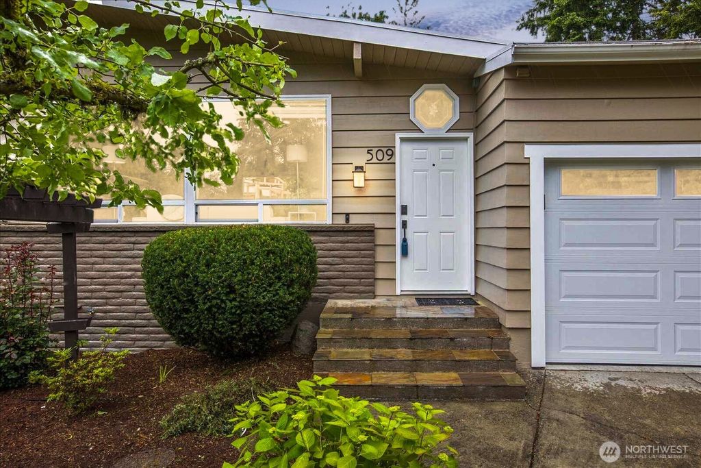 Photo of 509 147th Place NE, Bellevue, WA 98007 (MLS # 2329389)