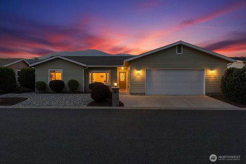 Photo of 1240 Gallers Street, Wenatchee, WA 98801 (MLS # 2439170)