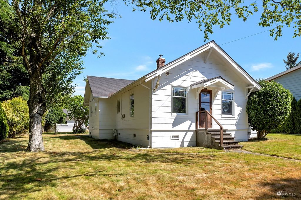 Photo of 1456 SW 149th Street, Burien, WA 98166 (MLS # 1992040)
