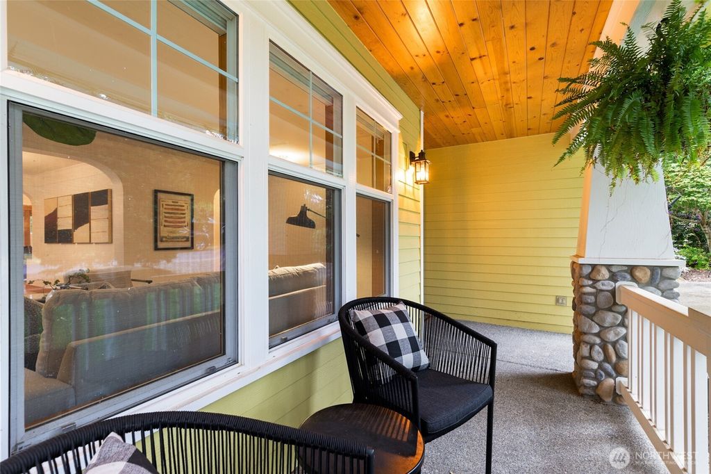 Photo of 11035 Bartlett Avenue NE, Seattle, WA 98125 (MLS # 2391657)