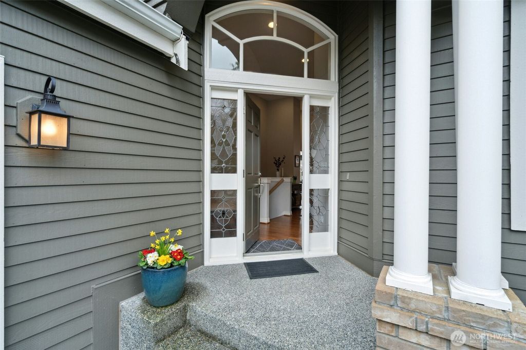 Photo of 11512 W Oakmont Drive, Mukilteo, WA 98275 (MLS # 2342088)