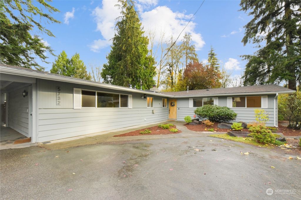 Photo of 5732 NE 190th ST St, Kenmore, WA 98028 (MLS # 2310107)