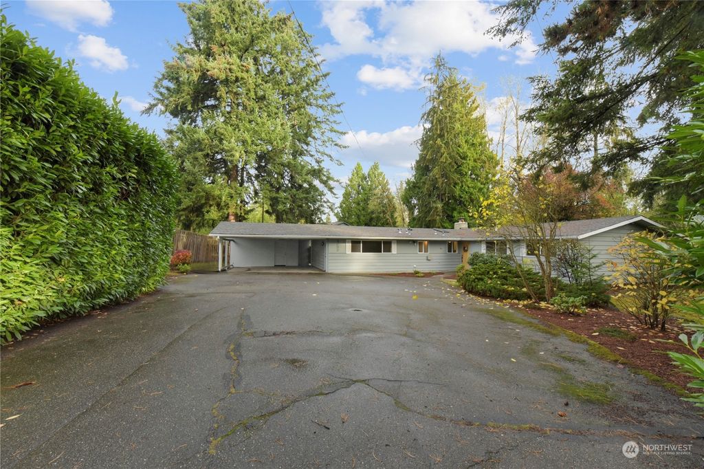 Photo of 5732 NE 190th ST St, Kenmore, WA 98028 (MLS # 2310107)