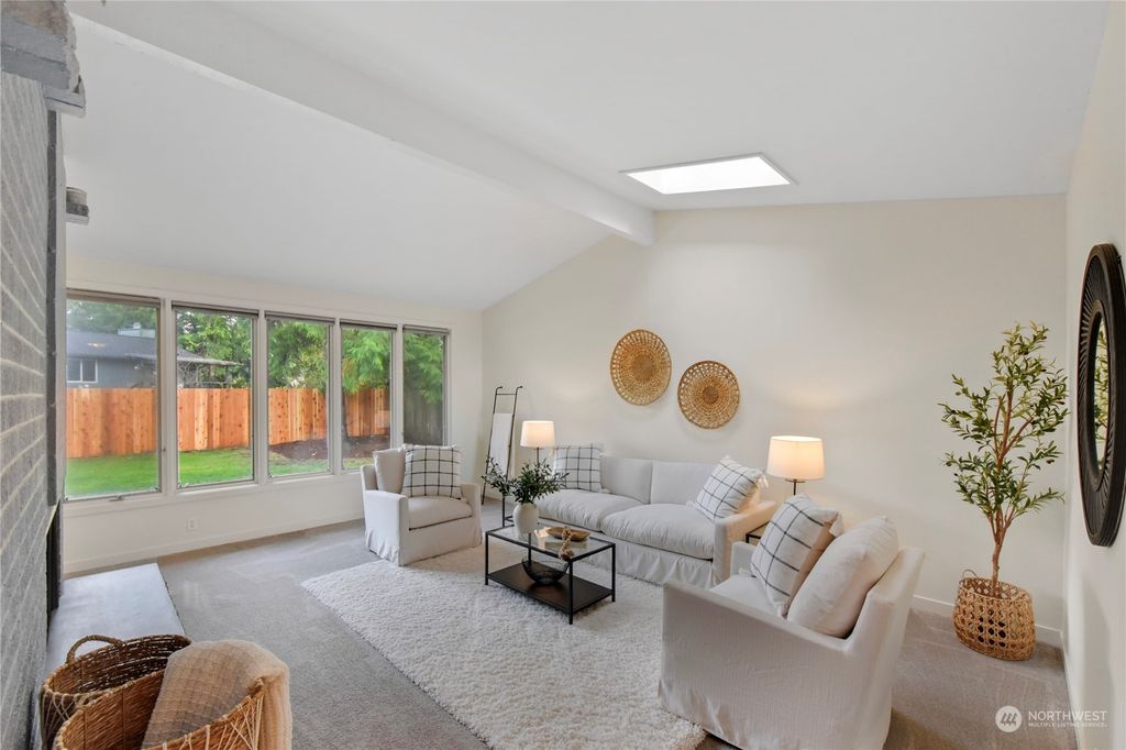 Photo of 5732 NE 190th ST St, Kenmore, WA 98028 (MLS # 2310107)