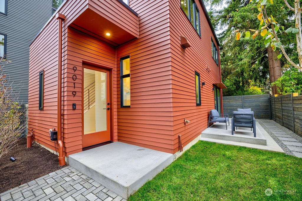 Photo of 9019 8th Avenue NE, Seattle, WA 98115 (MLS # 2307608)