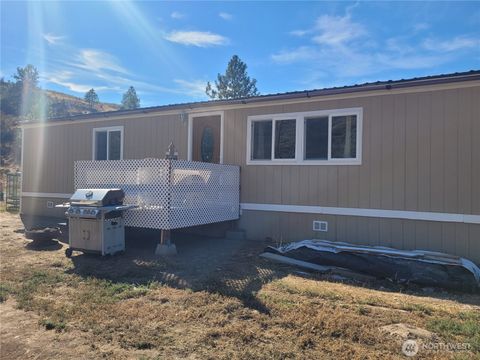 Photo of 20 Round Up Road, Oroville, WA 98844 (MLS # 2452715)