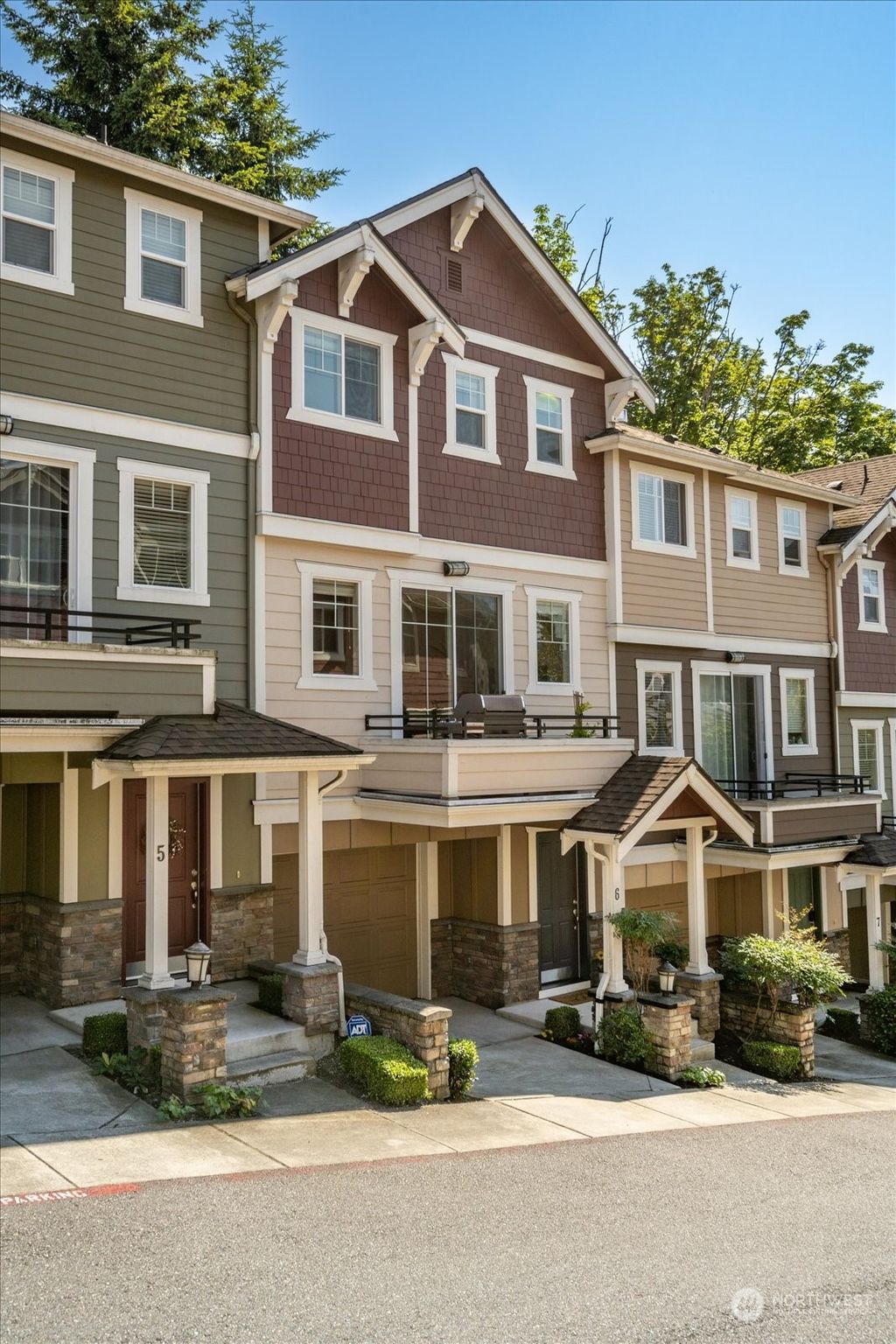 Photo of 107 118th Avenue SE #6, Bellevue, WA 98005 (MLS # 2134132)