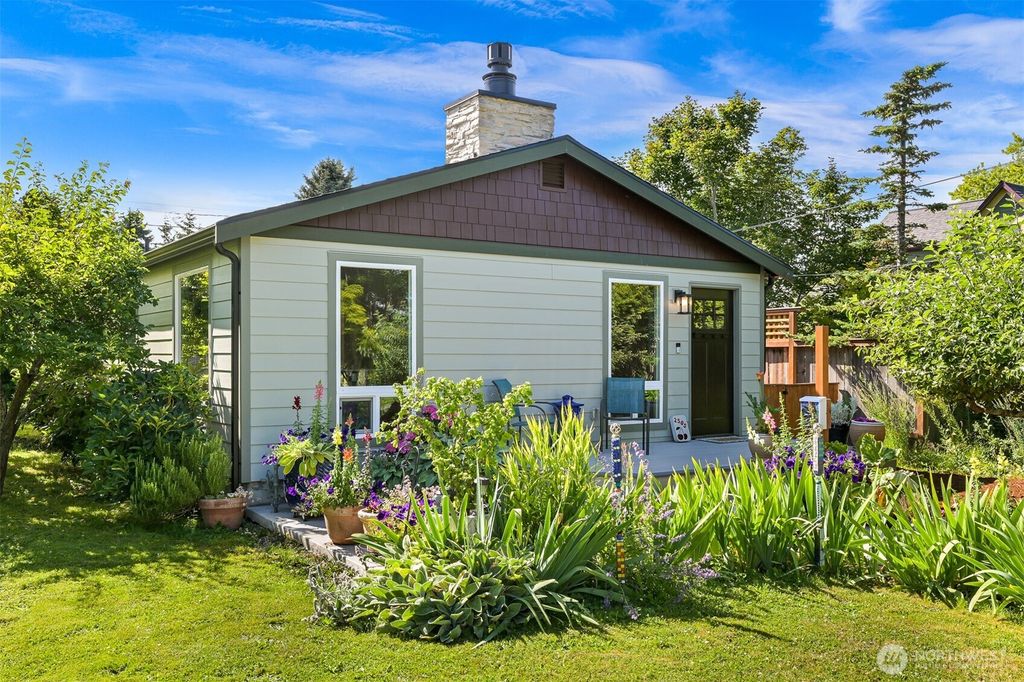 Photo of 2505 Cherry Street, Bellingham, WA 98225 (MLS # 2546837)