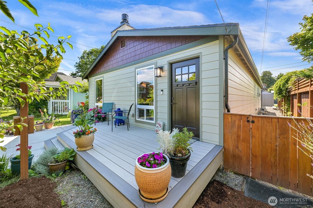 Photo of 2505 Cherry Street, Bellingham, WA 98225 (MLS # 2546837)