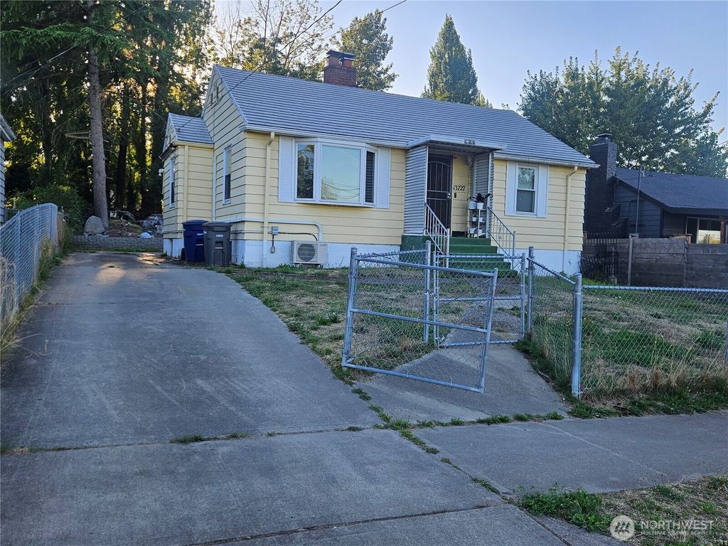 Photo of 13727 37th Avenue S, Tukwila, WA 98166 (MLS # 2426518)
