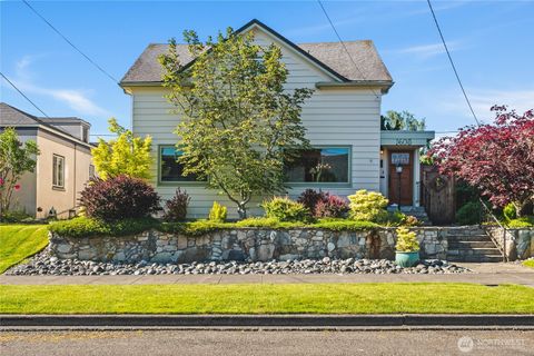 Photo of 1605 9th Street, Anacortes, WA 98221 (MLS # 2532252)