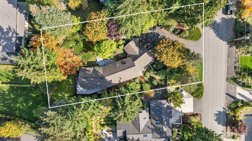 Photo of 8620 NE 20th Street, Clyde Hill, WA 98004 (MLS # 2302251)