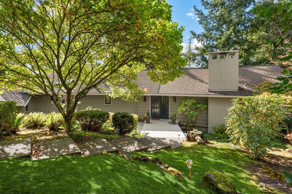 Photo of 8620 NE 20th Street, Clyde Hill, WA 98004 (MLS # 2302251)