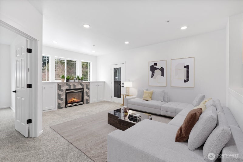 107 164th Street S 3-402