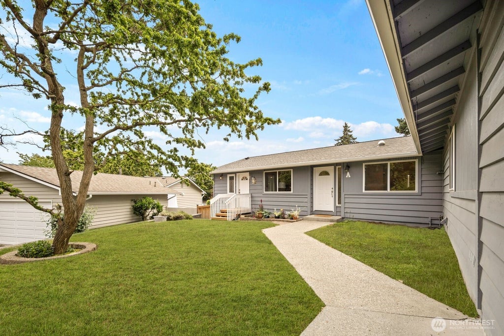 Photo of 12005 NE 134th Place, Kirkland, WA 98034 (MLS # 2548779)